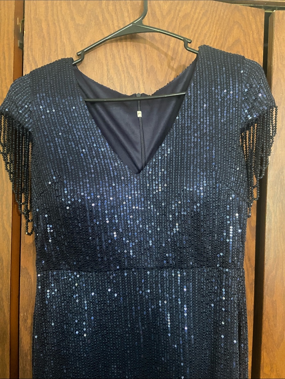 Elegant Navy Sequin V-Neck Evening Dress - Picture 2 of 3